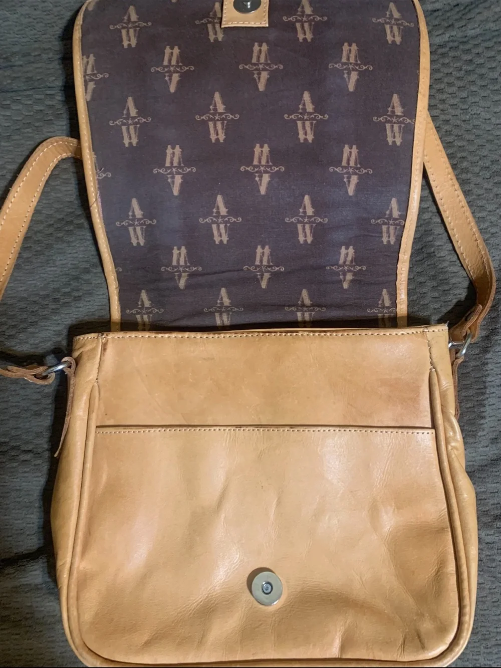 Leather hand tooled Mexican shoulder bag (Cow Steer embossed).
